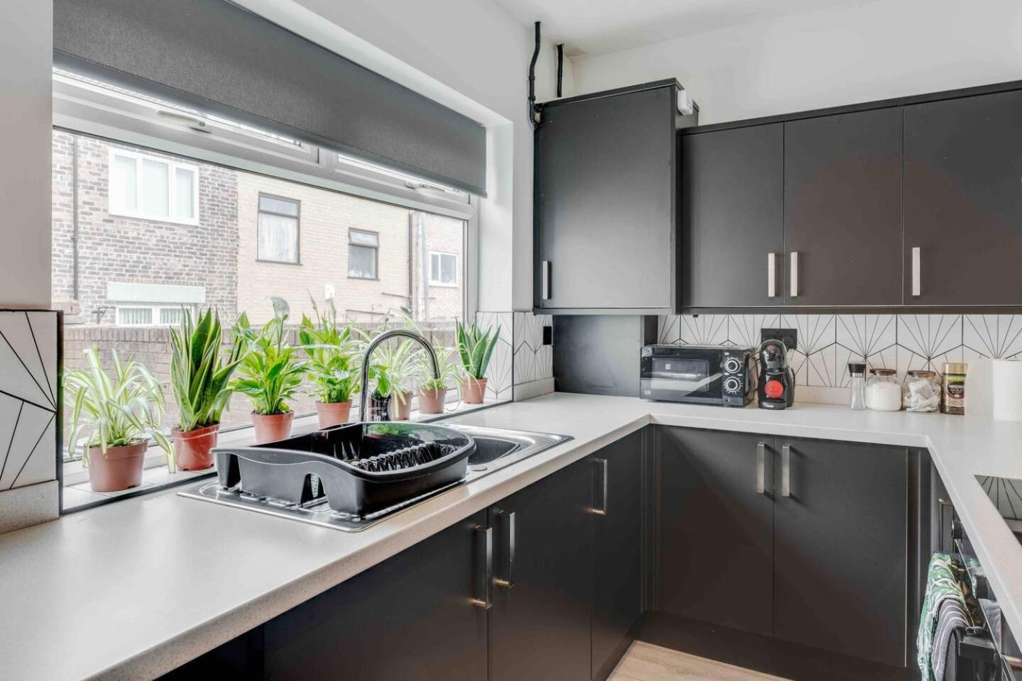 Вілла 3-Bed Scouse House Near Anfield & Goodison Ліверпуль Екстер'єр фото
