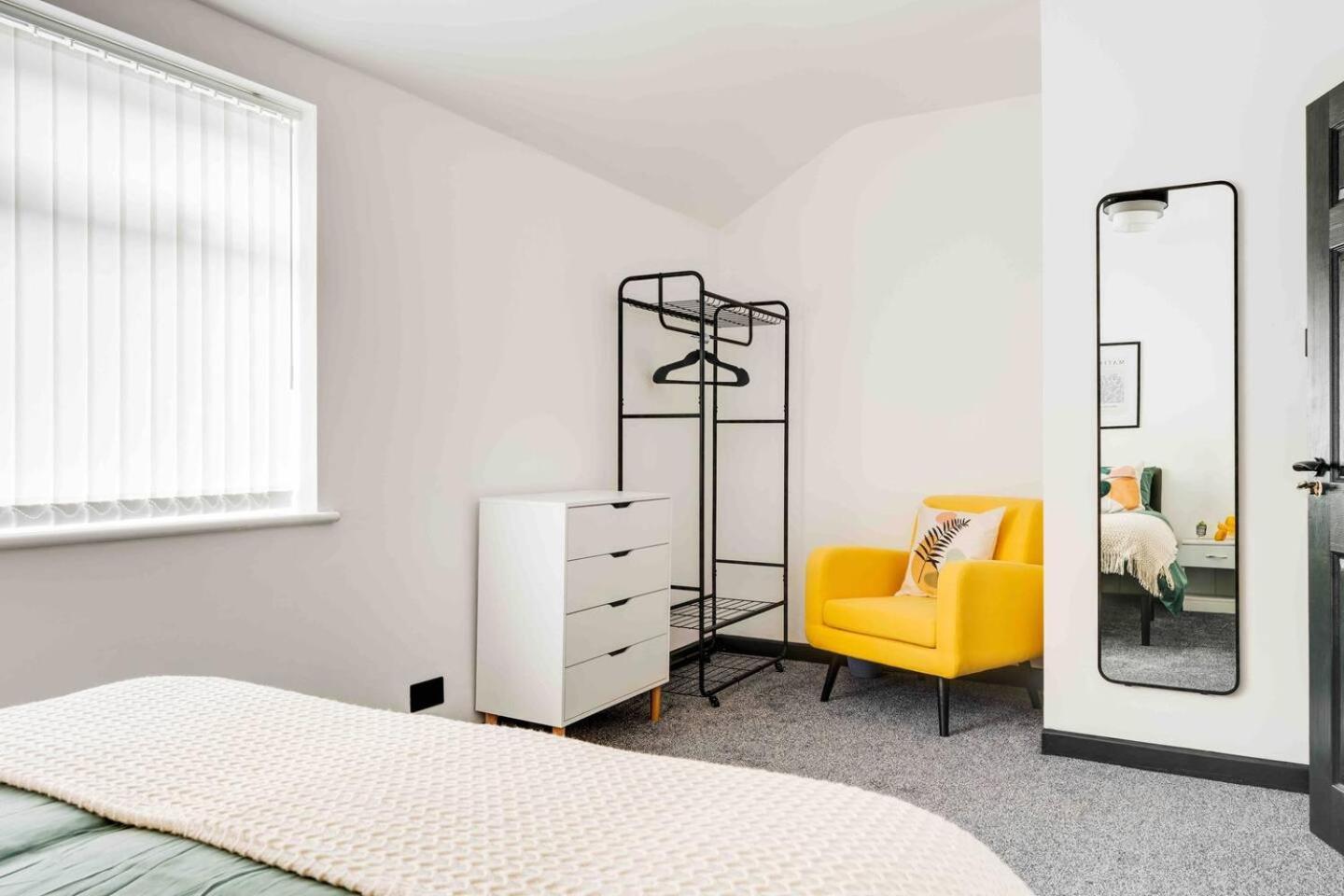 Вілла 3-Bed Scouse House Near Anfield & Goodison Ліверпуль Екстер'єр фото
